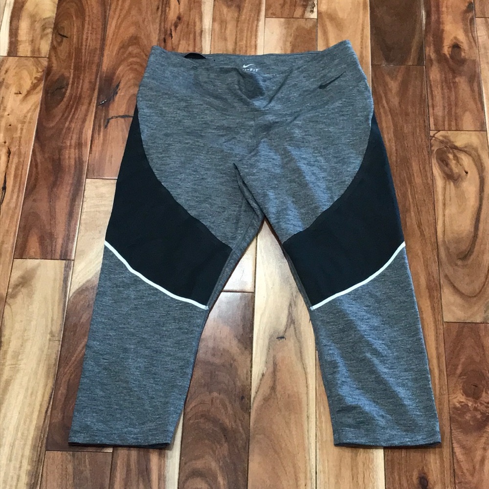 Nike Dri-Fit Crop Leggings-L